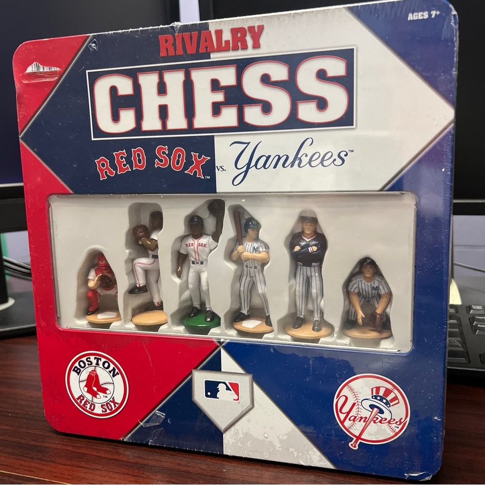 NEW. Boston Red Sox vs. New York Yankees Chess Set MLB RIVALRY 2004.